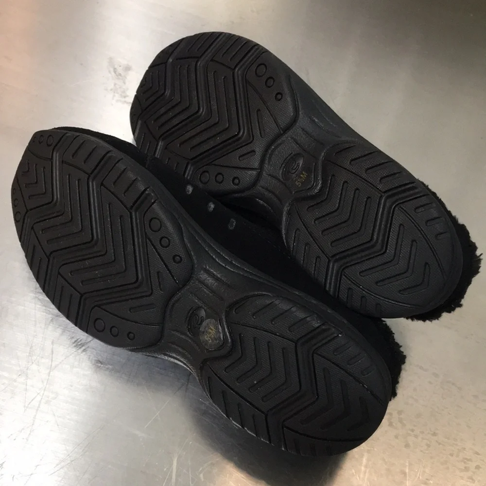 New Woman’s Easy Spirit Black Slip-On Faux Fur Lined‎ Comfort Mules